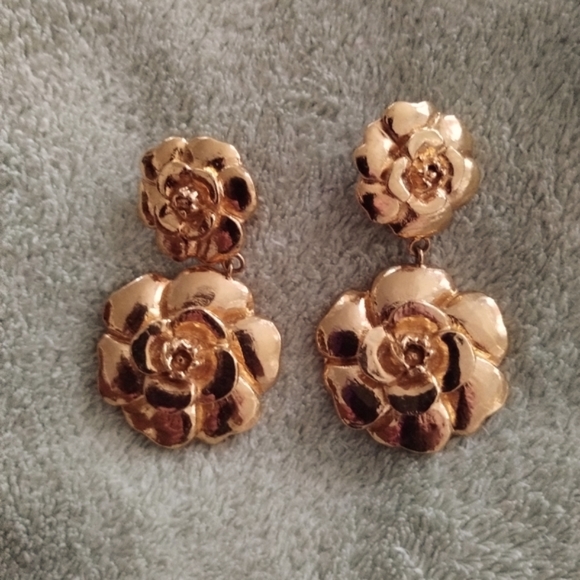 Chanel Rare Vintage Large Gold Double Camellia Drop Earrings - Picture 1 of 6